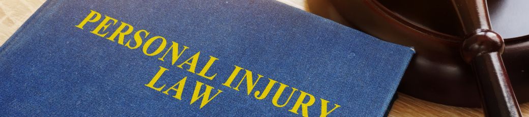 Personal injury law book and gavel representing a personal injury lawsuit in Texas