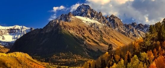 Golden autumn foliage and snow-capped mountains near Durango, Colorado